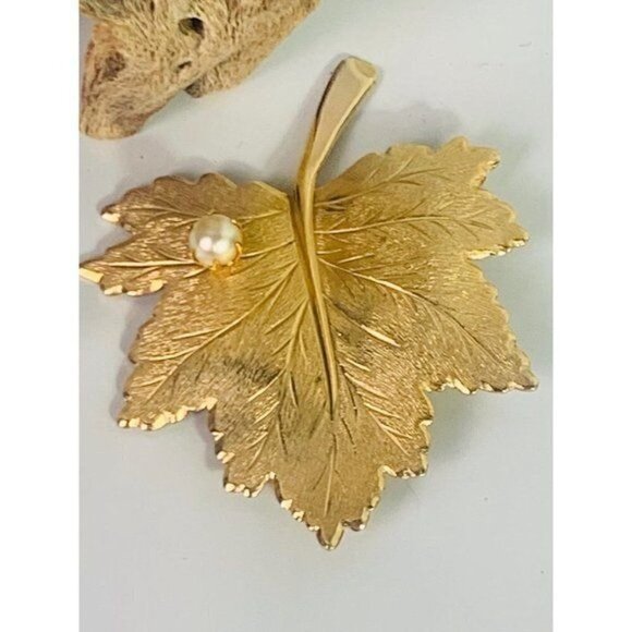 Vintage 60s SARAH CONVENTRY Gold-Tone LEAF with Faux Pearl Brooch - Picture 2 of 8